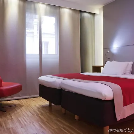 Mercure Arc De Triomphe Etoile Hotel 4*