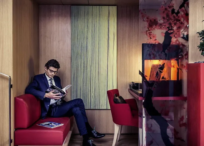 Mercure Arc De Triomphe Etoile Hotel 4*