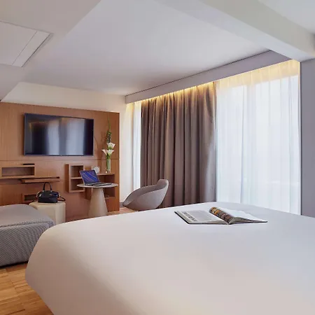 Mercure Arc De Triomphe Etoile Hotel 4*