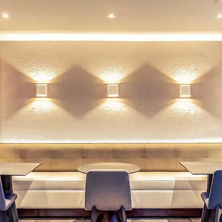 Mercure Arc De Triomphe Etoile 4* París