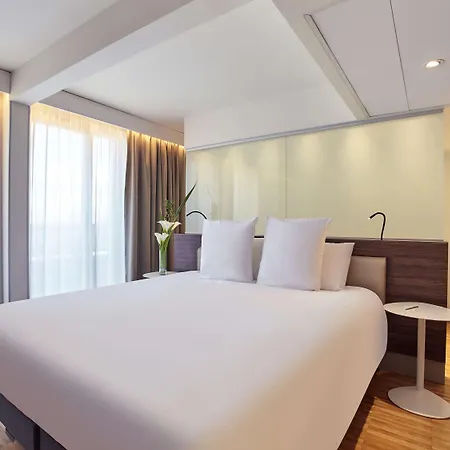 Mercure Arc De Triomphe Etoile Hotel 4*
