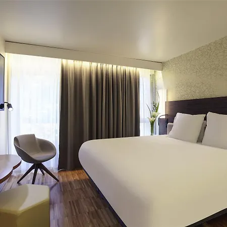 Mercure Arc De Triomphe Etoile מלון 4*