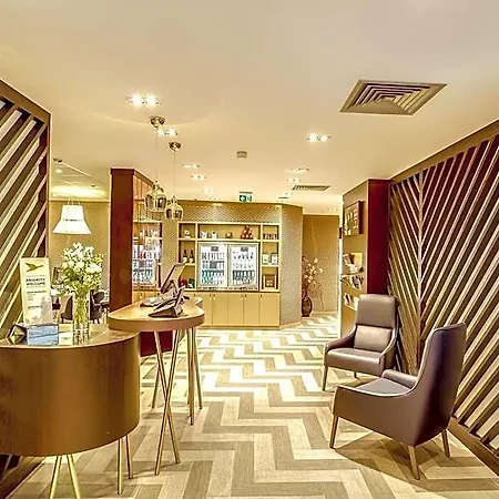 Mercure Arc De Triomphe Etoile Hotel París