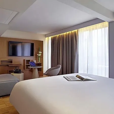 Hotel Mercure Arc De Triomphe Etoile 4*