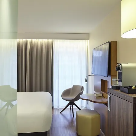 Mercure Arc De Triomphe Etoile Hotel