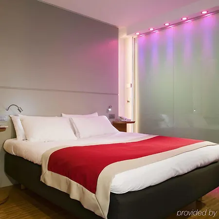 Mercure Arc De Triomphe Etoile Hotel París