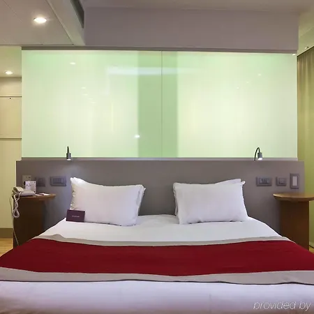 Mercure Arc De Triomphe Etoile Hotel París