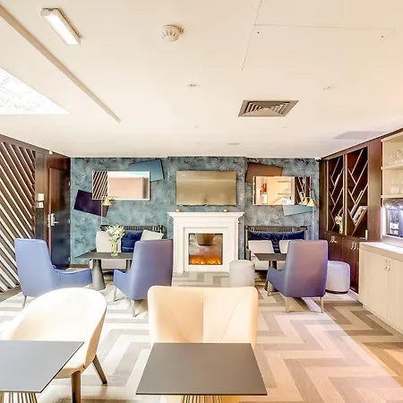Mercure Arc De Triomphe Etoile Hotel París