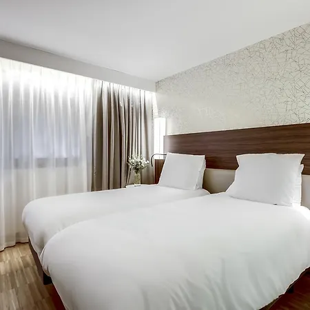 Hotel Mercure Arc De Triomphe Etoile 4*