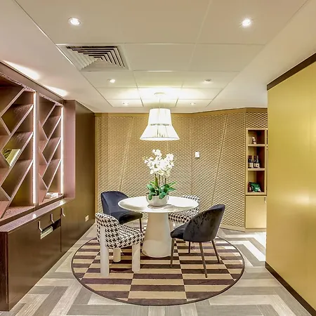 Mercure Arc De Triomphe Etoile Hotel París