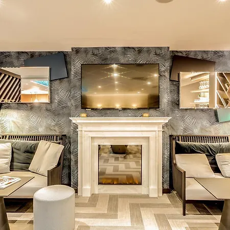 Mercure Arc De Triomphe Etoile Hotel París