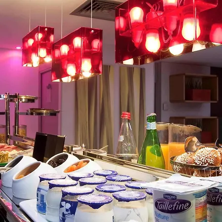 Mercure Arc De Triomphe Etoile 4* Paříž