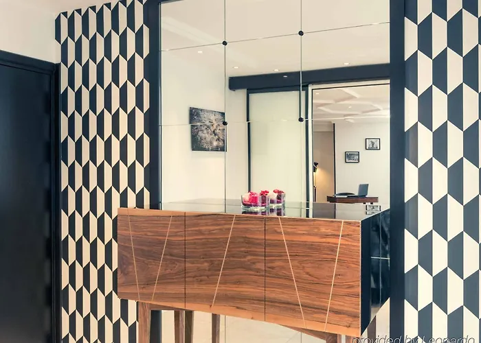 Mercure Arc De Triomphe Etoile Hotel 4*