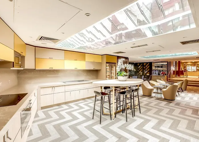 Hotel Mercure Arc De Triomphe Etoile 4*