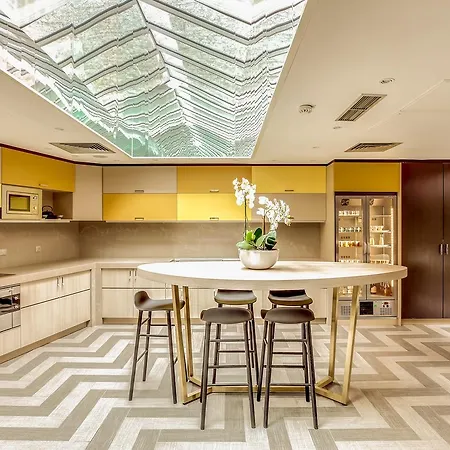 Mercure Arc De Triomphe Etoile Hotel