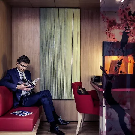 Mercure Arc De Triomphe Etoile Hotel 4*