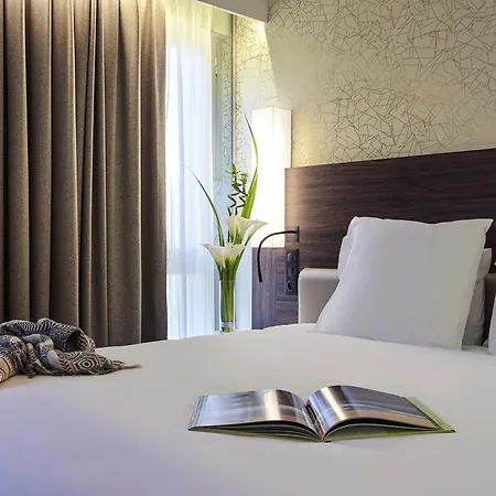 Mercure Arc De Triomphe Etoile Hotel 4*